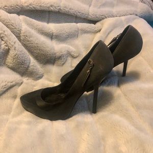 Rock and Republic Brand New Patent Pumps 38